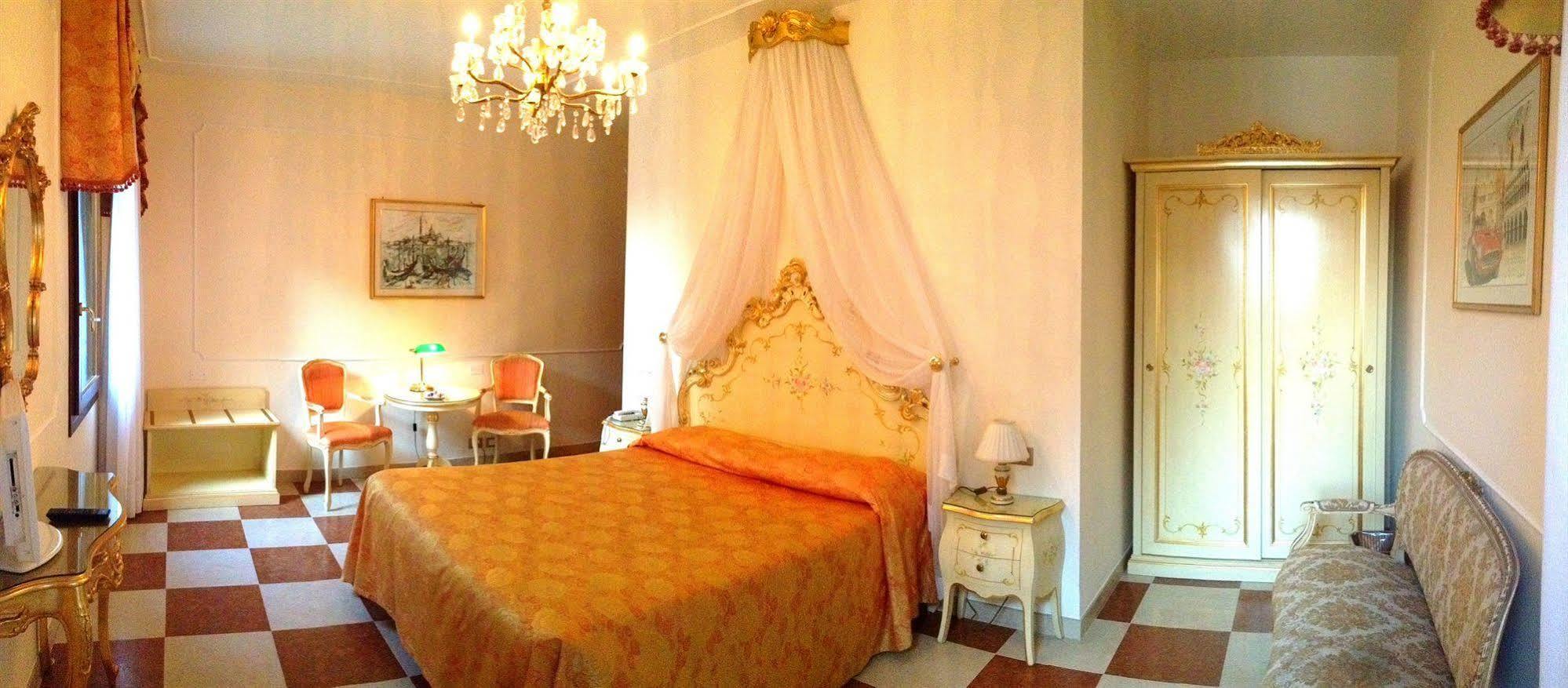 Hotel Bernardi Semenzato Venecia Exterior foto